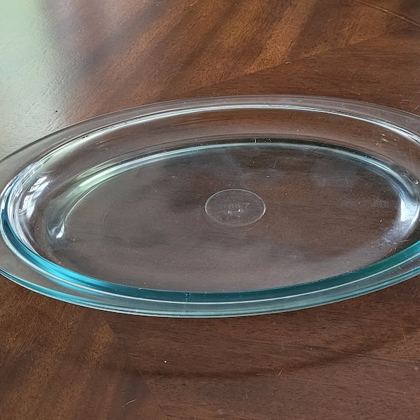 Vintage Pyrex #812 Subtle Blue Tint, Oval Serving Platter, Baking Dish for Oven & Broiler. ~13"x 8.5" Great Condition w/ a few signs of use
