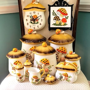 Update-only flawed shaker still available. Sears Roebuck Merry Mushrooms! READ DESCRIPTION PLZ!