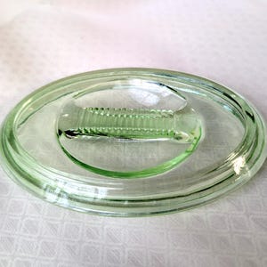 Ovaal vervangend deksel voor 4 x 6 inch braadpan of koelkast van groen uraniumglas. Vintage keuken uit tijdperk van depressie
