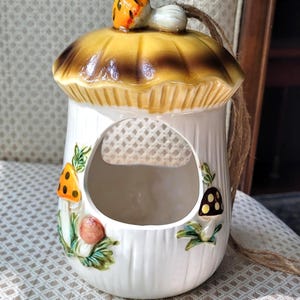 Merry Merry Mushrooms! Sears Roebuck Hanging Planter Pot, 1976 Vintage, ~7.5&quot;×5.&quot; Crazing in glaze on top but no chips or deep cracks.