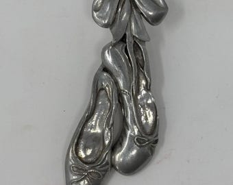 Vintage 1985 Seagull Pewter Ballet Slippers Shoes Brooch Pin