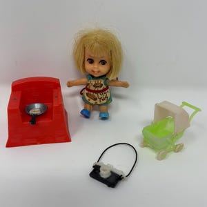 Vintage 1966 Liddle Kiddle Sizzly Friddle with Grill - plus bonus items