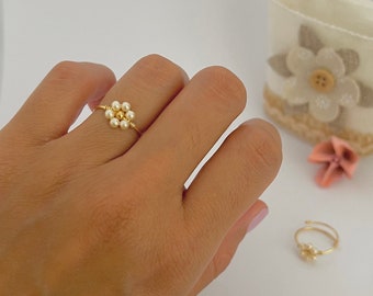 Pearl flower ring, Dainty daisy ring, Wire flower ring, Golden ring with beaded flower, Tiny pearl ring, Adjustable wire ring, Simple gift