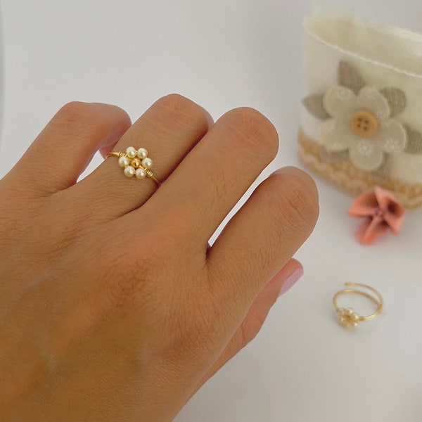 Pearl flower ring, Dainty daisy ring, Wire flower ring, Golden ring with beaded flower, Tiny pearl ring, Adjustable wire ring, Simple gift