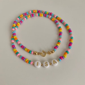 Colar com nome de contas coloridas, colar com miçangas de nome de menina, contas multicoloridas e iniciais, presente para menina, presente para sobrinha