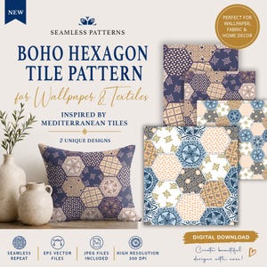 Peut inclure: Image d'un motif de carreaux hexagonaux Boho, inspiré des carreaux méditerranéens, pour papier peint, tissu et décoration intérieure. L'image comprend un coussin et des exemples de motifs en bleu marine, beige et bleu.