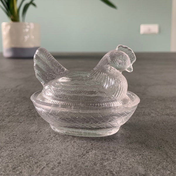 Glass vintage butter dish in shape of a chicken (8,5 x 6 cm (1,9x2,7 inch) perfect for Easter
