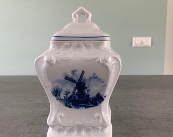 Pot antique bleu de Delft avec couvercle Ter Steege Holland avec un moulin à vent