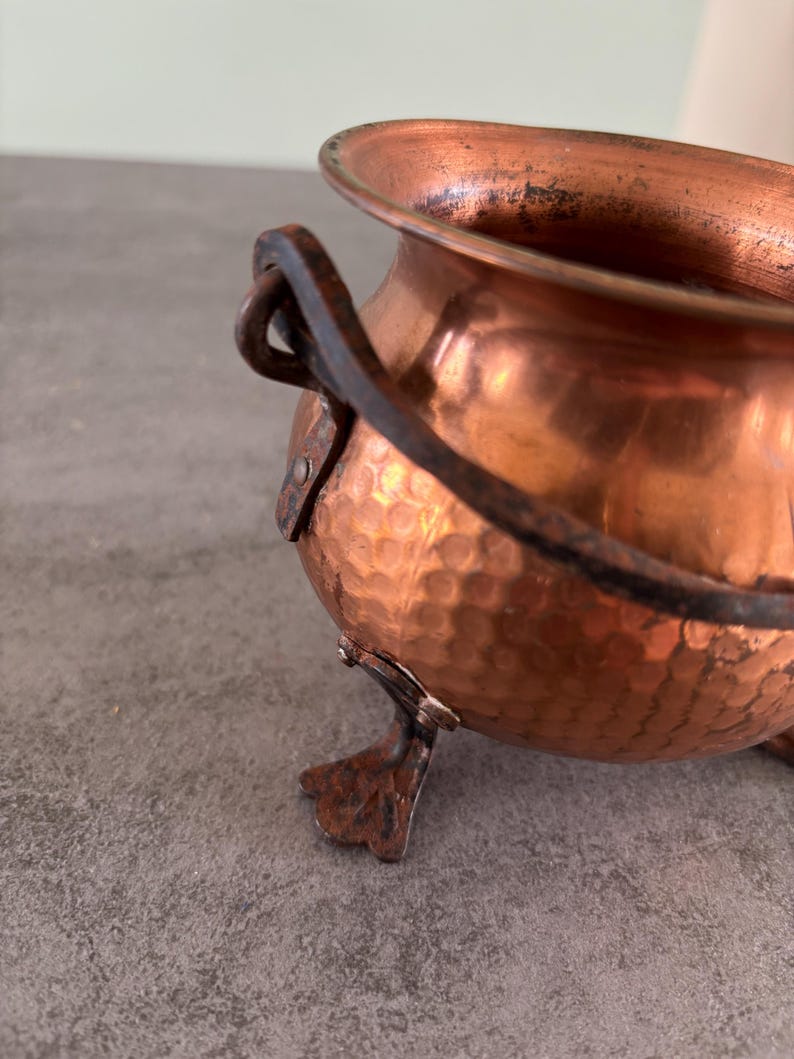 Vintage Copper Cauldron With a Handle and Graceful Feet - Etsy