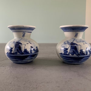 Set of 2 little handpainted Delfts Blue vases