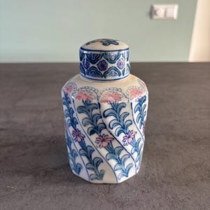 Vintage runder Ingwertopf mit spiralförmigem Muster und Deckel, große Größe mit rundem Deckel und floralem Motiv