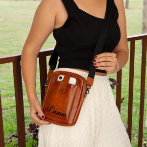 Brown Leather Crossbody Bag, Everyday City Phone Bag, Crossbody Leather Bag with Phone Compartment, Personalized Leather Women&#39;s Bag