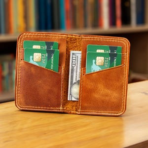 Cartera de cuero para hombre, minimalista, tarjetero personalizado, bolsillo frontal delgado, billetera para papá, regalo grabado para el Día del Padre.