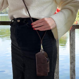 Faltbare Brillenhülle aus Leder mit Magnetverschluss, personalisierter Lederbrillenhalter, Unisex-Brillenhülle, Leder-Sonnenbrillenhülle für Frauen