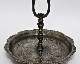 Bandeja para servir petit fours/bombones de té de metal color plata con asa