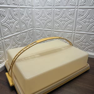 Vintage Harvest Gold Tupperware Rectangle Cake Carrier/Taker #622-5