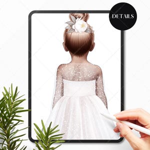 K&ouml;nnte beinhalten: Ein junges M&auml;dchen tr&auml;gt ein wei&szlig;es T&uuml;llkleid mit einem glitzernden Oberteil und einem Blumenhaarschmuck. Das Kleid hat einen vollen Rock und ist perfekt f&uuml;r einen besonderen Anlass.