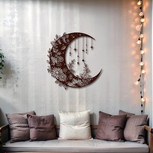 Escultura de acero estilo bohemio, arte de pared con forma de media luna y flores estilo bohemio, decoración de luna de metal con estrellas colgantes, obra de arte con forma de luna y flores celestiales para dormitorio