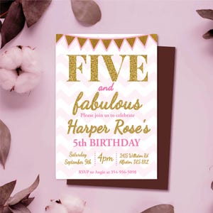 Inbjudan till "Five and Fabulous"-födelsedag – Rosa & guldglitterinbjudan – Personlig, tryckt och levererad eller digital fil (A5)