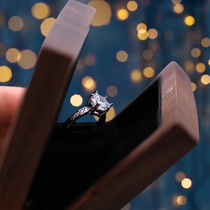 Boîte personnalisée pour porte-alliances, Boîte pour bagues de fiançailles, Cadeau d'anniversaire, Cérémonie de mariage de fiançailles, Idée de proposition cadeau, Boîte à bagues tournante