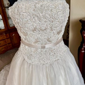 Oleg Cassini - Cleaned and Preserved- Timeless, Beaded Alencon lace Ballgown !!