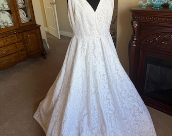 Classic Elegance - Calvin Klein | White Vintage Wedding Dress | Cleaned!!