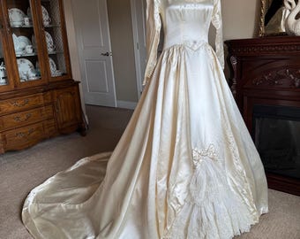 World War 2 - Historic - De Pinna 1940s Couture Wedding Dress! READ DESCRIPTION - Liquid Silk Satin - Classic Vintage Wedding Ballgown
