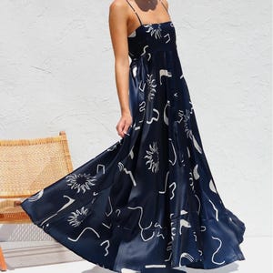 Vestido largo de tirantes con estampado floral: vestido largo de verano ajustado para mujer, elegante vestido playero con tirantes finos.