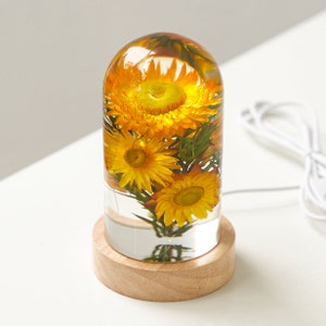 Dried Straw Flowers Resin Lamp, Nature Flowers Night Light, Immortal Flowers Beside Lamp, Handmade Gift for Her, Unique Mothers Day Gift