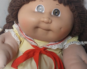 Bambola vintage 1978 1982 Cabbage Patch Girl con capelli castani e occhi castani