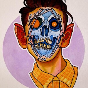 Puede incluir: Una ilustración de acuarela de una persona con una cara de calavera. La calavera es azul y blanca con ojos naranjas. La persona lleva una camisa de cuadros amarilla y naranja.