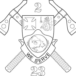 Pode incluir: Ilustração a preto e branco de um brasão com machados cruzados. O brasão apresenta uma cruz, um dragão e um globo, com as palavras "WE SERVE" e os números "2" e "23".