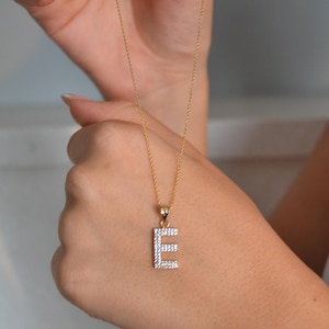 Collar con inicial de oro de 14 quilates, collar con letras de oro, collar personalizado, regalo para ella y él, regalos de Navidad