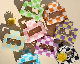 Kleine geblokte klauwclips van acetaat