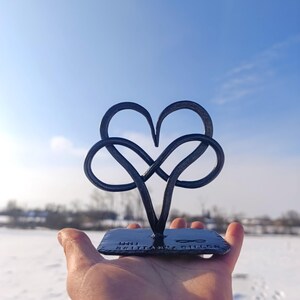 IJzeren hart Infinity-sculptuur met 6 markeringen, gepersonaliseerd metalen decor voor 6e verjaardag