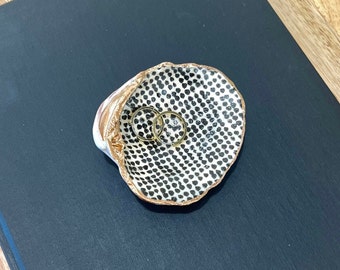 Porte-accessoires en coquille d'huître recyclée pour bijoux