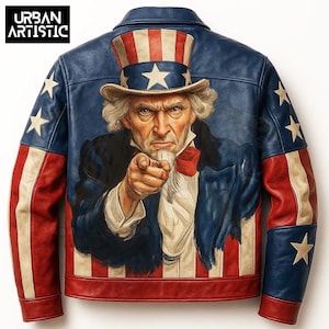 Può includere: Giacca in pelle blu con una dettagliata illustrazione di Zio Sam che indica. Le maniche presentano strisce rosse e bianche, e il retro è blu con stelle bianche. Il testo "URBAN ARTISTIC" è visibile. Un capo d'abbigliamento audace.