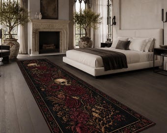 Tapete corredor com caveira gótica, tapete floral bordô escuro para corredor, decoração botânica com esqueleto, tapete corredor com rosa preta, tapete alternativo e sombrio para casa.
