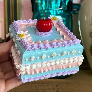 Vintage-Style Fake Cake Trinket Box