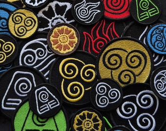 Op ATLA geïnspireerde geborduurde patchset: symbolen buigende elementen (water, aarde, vuur, lucht, witte lotus)
