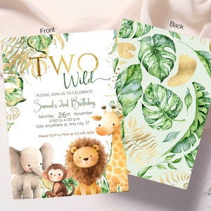 Pu&ograve; includere: Un invito di compleanno a tema giungla con uno schema di colori oro e verde. L'invito presenta una giraffa, un leone, una scimmia e un elefante con il testo "TWO Wild" e "Samuel's 2nd Birthday".