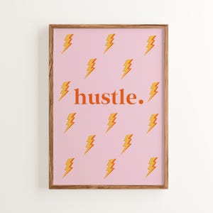 Stampa motivazionale Hustle, arte murale con fulmine, poster rosa e arancione, arredamento per ufficio audace, opera d'arte ispiratrice estetica elettrica