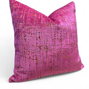 Cuscino in velluto testurizzato fucsia