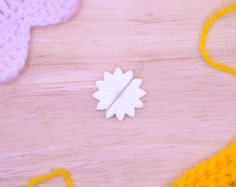 Daisy Flower Needle Minder: Magnetic Sewing Needle Holder Embroidery Accessory