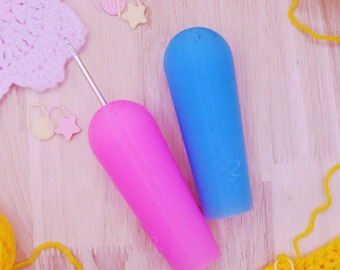 Hook Helper – Interchangeable Ergonomic Silicone Crochet Hook Handle | Squishy Gift for Crocheters