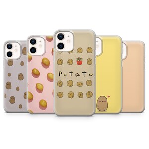 Könnte beinhalten: Vier verschiedene iPhone-Hüllen mit Kartoffel-Motiv. Die erste Hülle ist grau mit einem Muster aus braunen Kartoffeln. Die zweite Hülle ist rosa mit einem Muster aus braunen Kartoffeln. Die dritte Hülle ist beige mit einem Muster aus braunen Kartoffeln und dem Wort "Potato" in Schwarz. Die vierte Hülle ist gelb mit einer Cartoon-Kartoffel mit einem Herz.