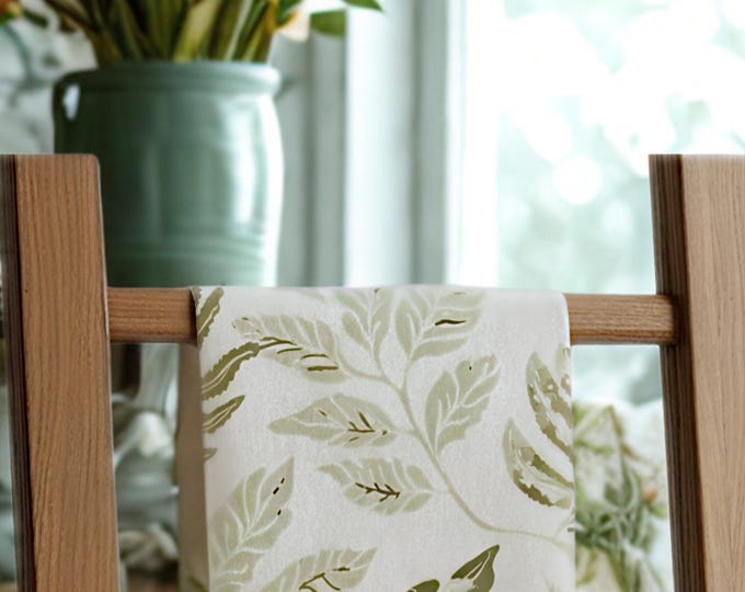 Personalized floral sports towel – perfect for coaches, events, or the gym, with a unique monogram and elegant touch