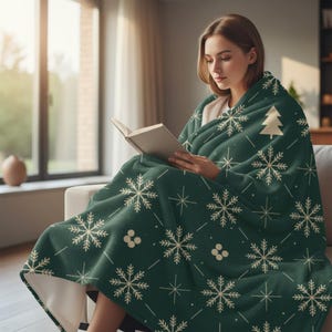 Forest Green Snowflake Pattern Arctic Fleece Blanket | Winter Holiday Throw