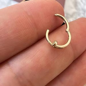 Aro con bisagra de oro macizo de 14 quilates, pendiente Daith, aro nasal de oro, aros para cartílago, piercing minimalista delicado, joyería de oro