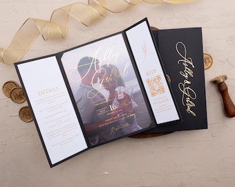 Czarno-złote zaproszenie ślubne z obwolutą, folia potrójnie składana, pieczęć lakowa, kod QR RSVP, spersonalizowane zdjęcie, eleganckie zaproszenie na formalne wydarzenie